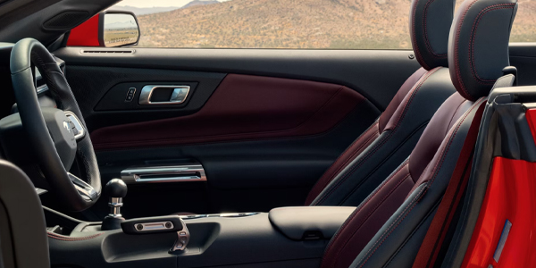 ford マスタング 2026 MUSTANG 内装 - 運転席