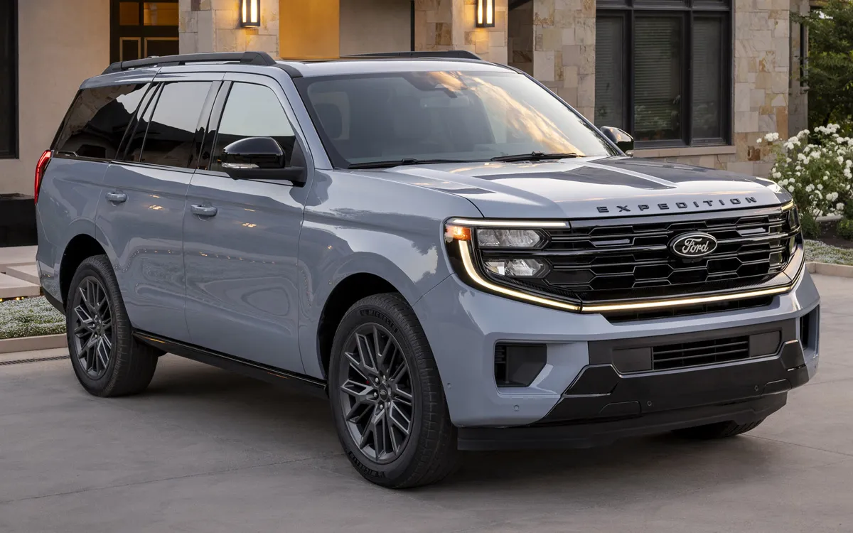 Expedition Stealth Appearance black exterior accents
