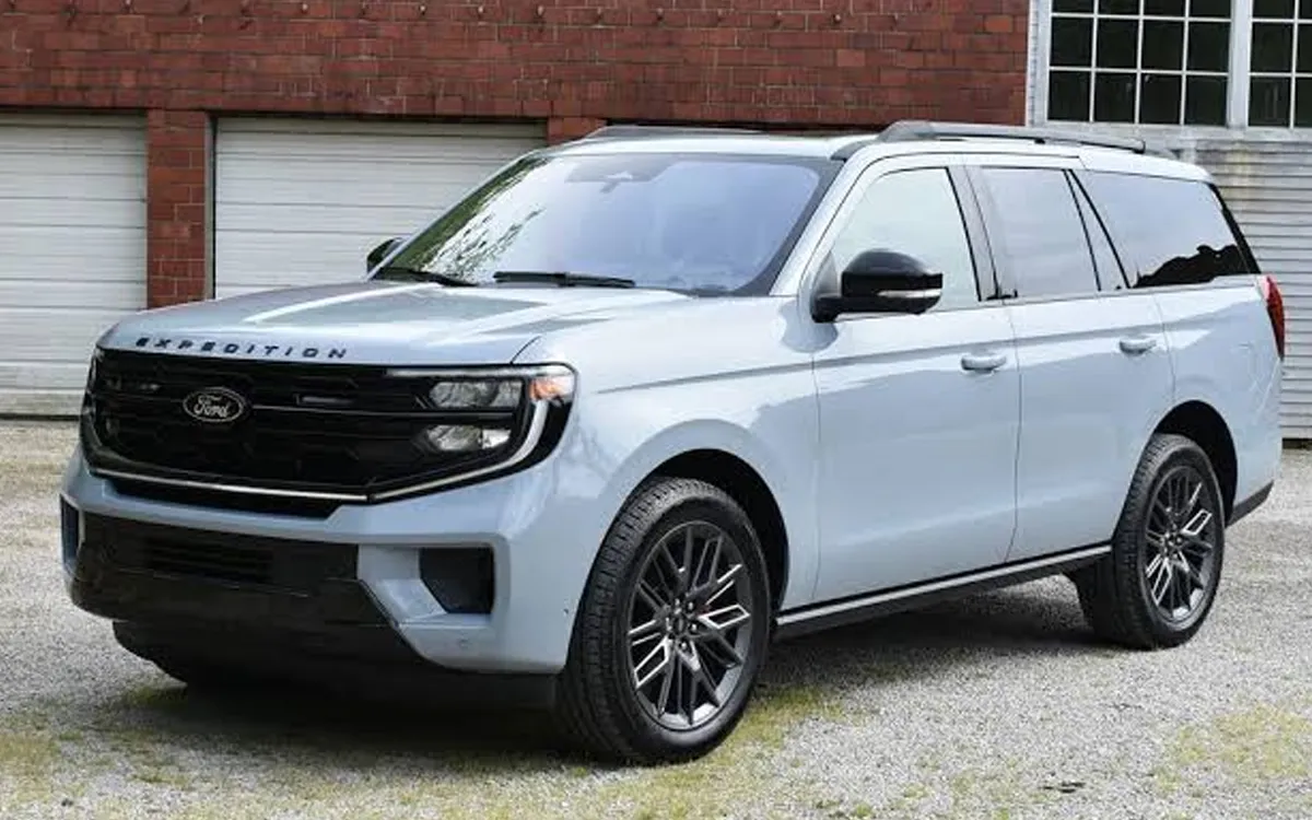 2027 FORD EXPEDITION PLATINUM STEALTH APPEARANCE PACKAGE