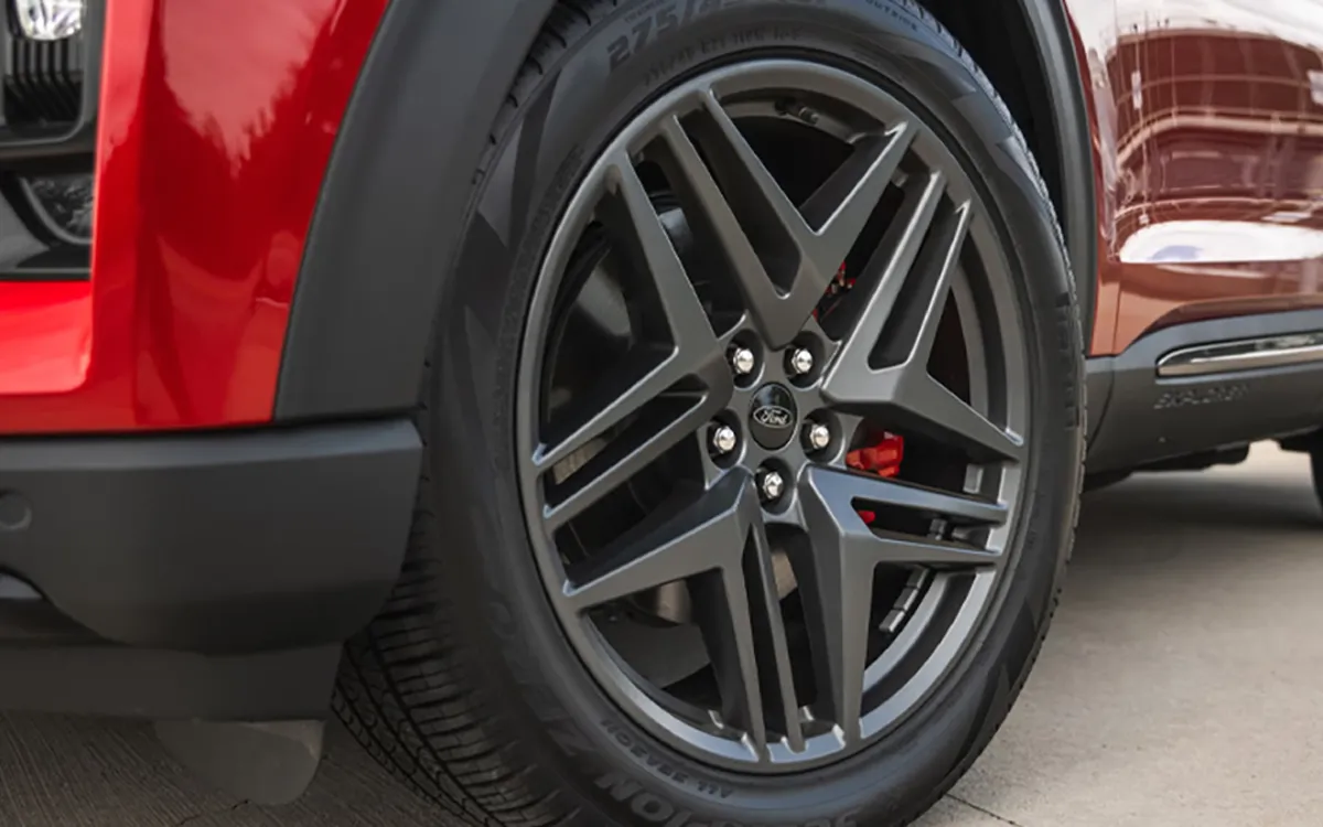 Explorer ST 21-inch wheels and performance brakes