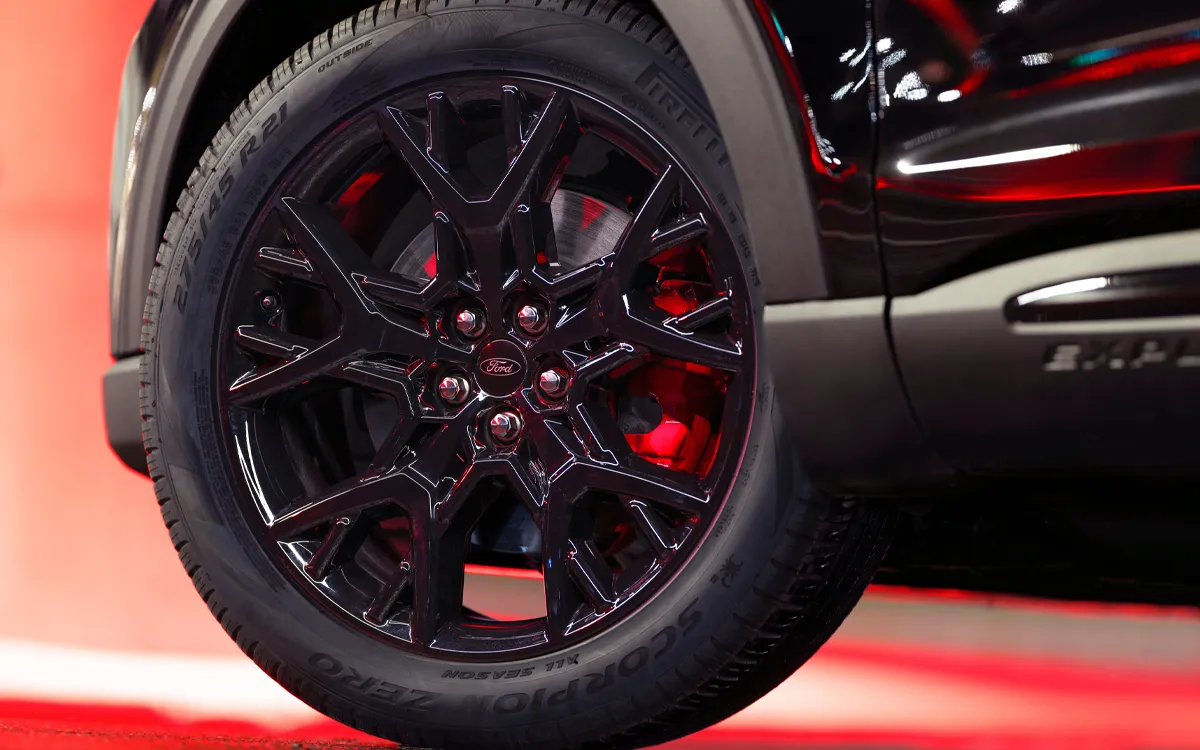 Explorer ST Sinister Package Gloss Black wheels