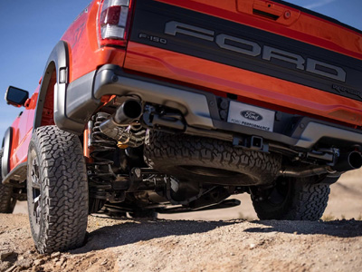 ford F-150 ラプター 2025 F-150 RAPTOR - パナードロッド付き5リンクリアサスペンション