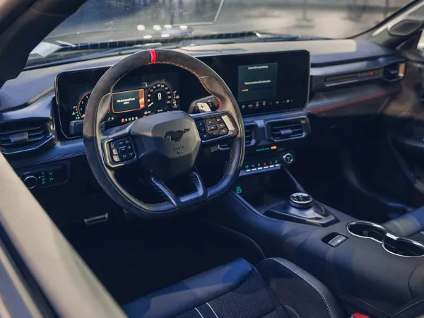 Mustang Dark Horse SC panoramic curved display