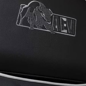 gmc シエラ 2025 SIERRA 内装 - AEVロゴのステッチ