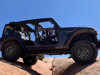jeep ラングラー ルビコン392 2025 WRANGLER - 最大47.4°のアプローチアングル