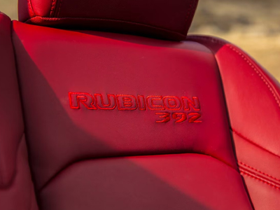 jeep ラングラー ルビコン392 2025 WRANGLER - RUBICON392ロゴ入りレザーシート
