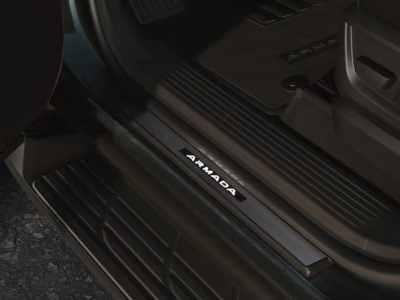 nissan_us アルマーダ 2026 ARMADA - 照明付きドアシルプレート