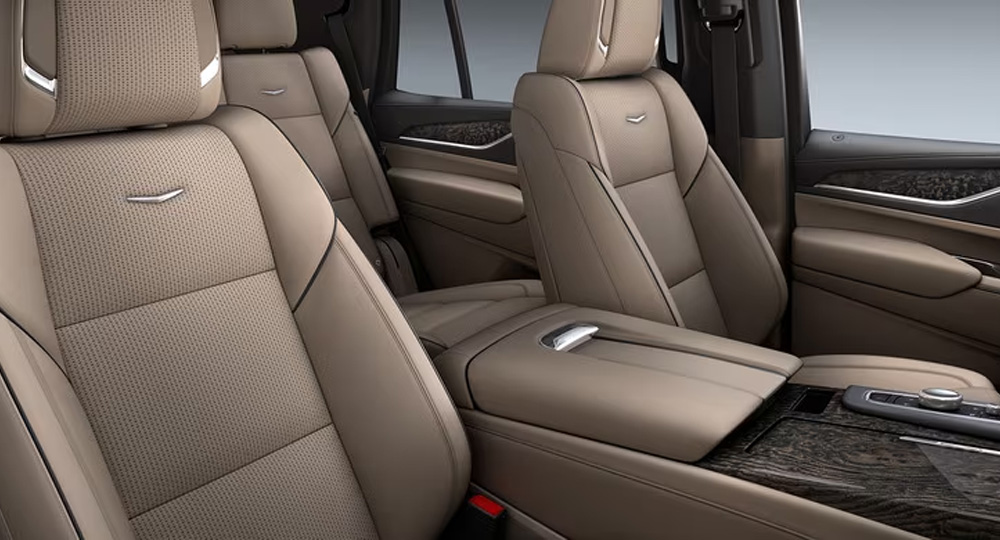 2023 cadillac エスカレード インテリアカラー/内装色 パーチメントパンチングレザーシートwithブラックアクセントwithパーチメントタモアッシュウッドトリム(プレミアムラグジュアリー)