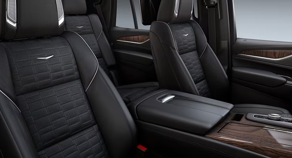 2023 cadillac エスカレード インテリアカラー/内装色 ジェットブラックセミアニリンフルレザーシートwithモンドリアンキルティングwithナチュラルフィギュアドアッシュウッドトリム(プラチナムグレード)