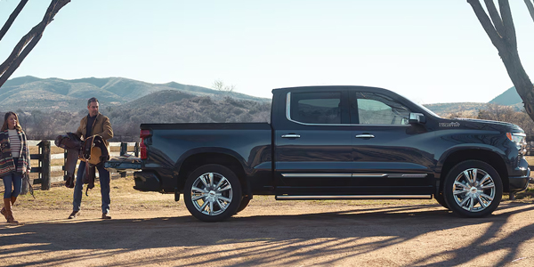 chevrolet シルバラード 2024 SILVERADO 外装 - シルバラード走行画像